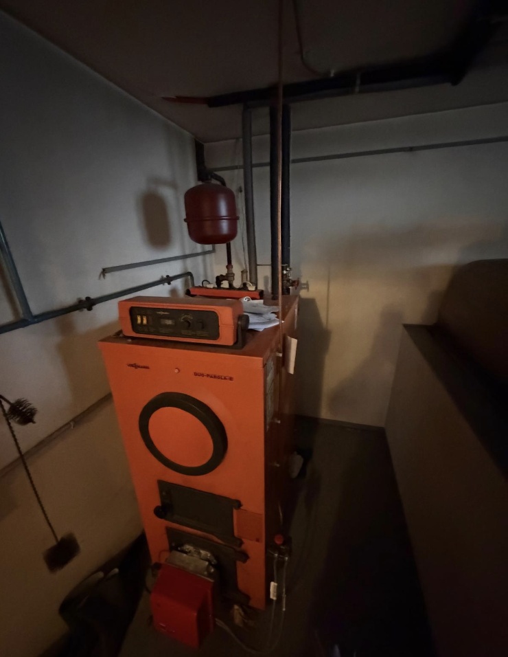Alte Viessmann Ölheizung im Einfamilienhaus in Leverkusen vor der Umrüstung auf Wärmepumpe